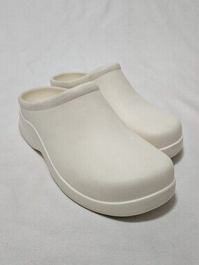 Klogs Ivory Slip-Resistant Slip-On Clogs Women's Size 7 *No removable insole*